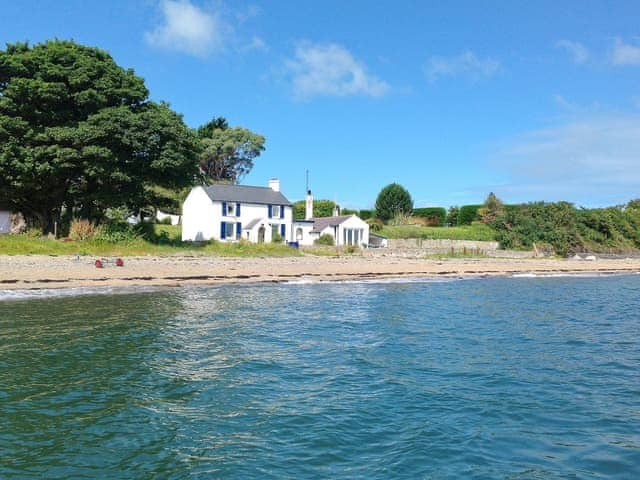 Blue Sails-jpv, sleeps 6 in Beaumaris.