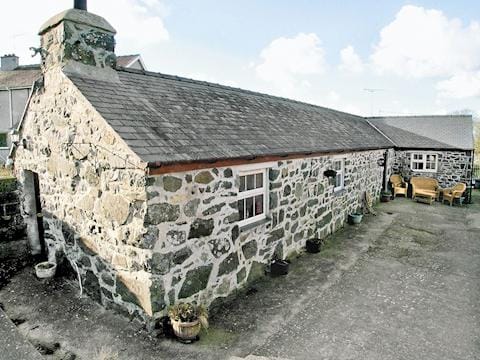 Exterior | Cae Bach Cottage, Dinas, Lleyn Peninsula