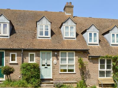 Attractive holiday home | Toad Hall, Island Harbour, near Newport