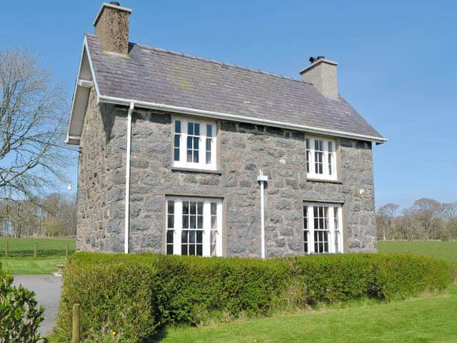 Isfryn, sleeps 9 in Criccieth.