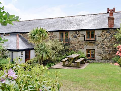 Attractive holiday home with mature garden | Buzzard Barn - Tregidden Farm, St Martin, near Helston