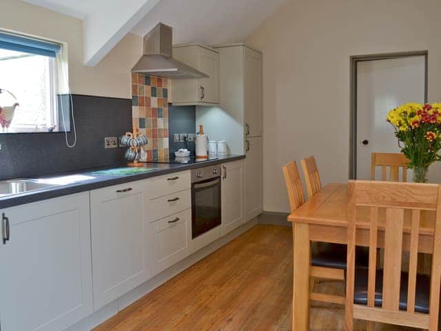 Kitchen and dining area | Apple Blossom Cottage - Twelve Oaks Holiday Cottages, Teigngrace, near Newton Abbot