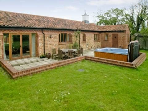 Hot tub | Beech Barn - Beech Farm Barns, Neatishead, near Norwich