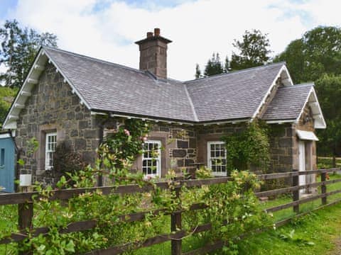 Detached Victorian cottage in a tranquil woodland setting | Westerton Lodge - Westerton, Crieff