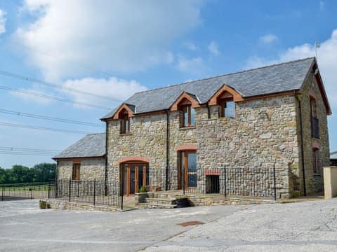 Wonderful detached holiday accommodation | West Rose Barn, Red Roses, near Whitland
