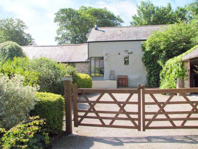 Last Barn, sleeps 8 in Tenby.