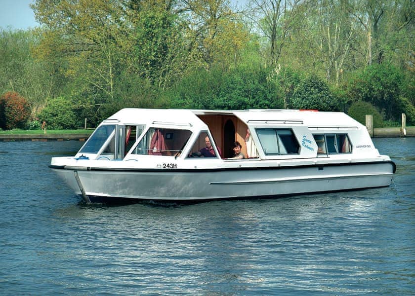 Swan Roamer Boat Hire