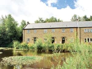 Peveril Cottage (shown right) | Peveril Cottage, Darley Moor, nr. Matlock