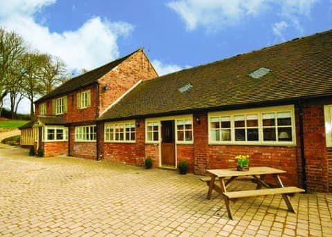 Brankley Cottage (left) The Peacock Barn (right) | Brankley Cottage, Dunstall Cross, nr. Barton-under-Needwood