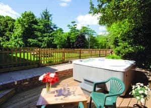 Salters Cottage hot tub | Salters Cottage, Wainfleet St. Mary, nr. Skegness