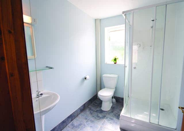 Garden Cottage shower room | Garden Cottage, Hevingham, nr. Norwich