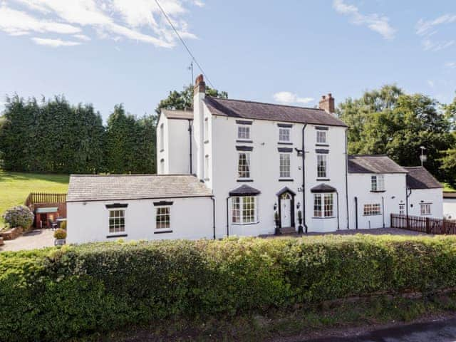 The Knowle, sleeps 14 in Bridgnorth and Ironbridge.