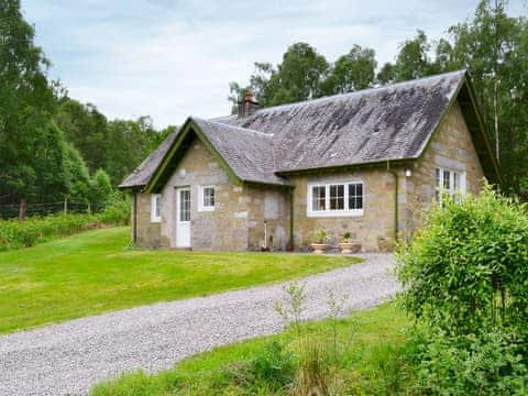 Delightful, peaceful, detached holiday cottage  | Laundry Cottage, Ceannacroc