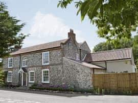 Lavender Cottage, sleeps 12 in Wells-next-the-Sea.