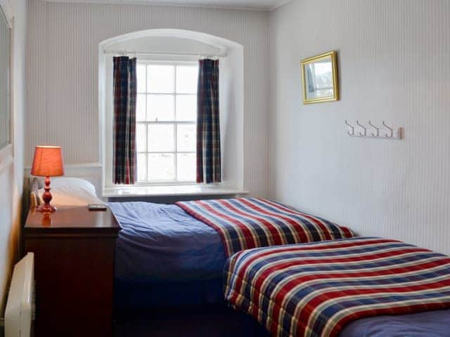 Cosy twin bedroom | Hornblower - The Admirals House, Ilfracombe