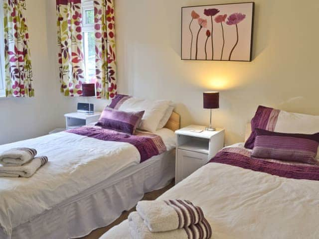 Twin bedroom | Sandrock, Brighstone