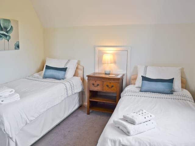 Twin bedroom | Sandrock, Brighstone