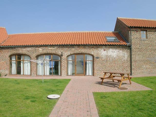 Exterior | North Moor Farm Cottages - Jenny Wren, Flamborough