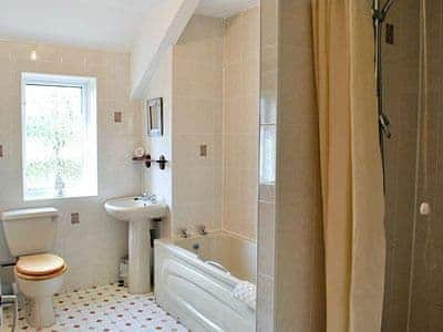 Bathroom | The Hill Coachouse, Barrow-on-Trent