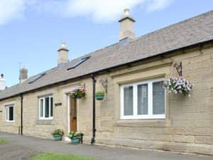 Characterful holiday home | Barkers Cottage, Ellington, near Druridge