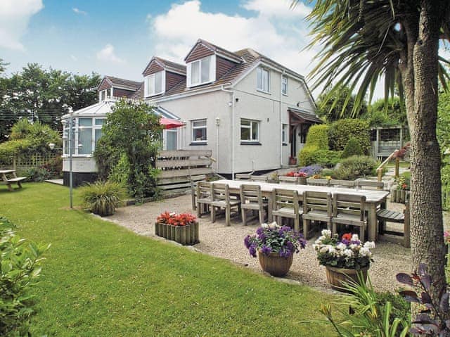 Trelawn, sleeps 13 in St Ives.