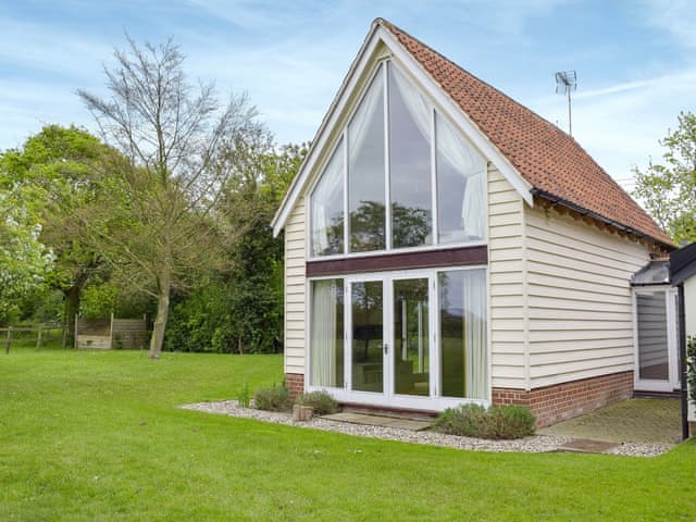 Charming holiday cottage | The Glass Room, Ardleigh Heath, near Colchester