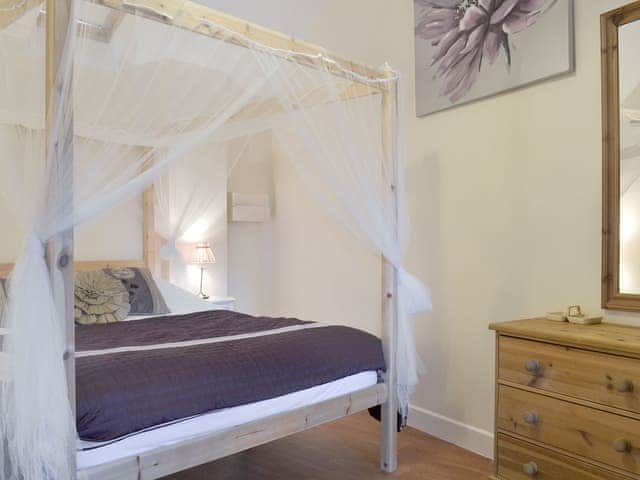 Restful four poster bedroom | Dairy Cottage - Harris Croft Farm - The Swallows, Binknoll, near Royal Wootton Bassett