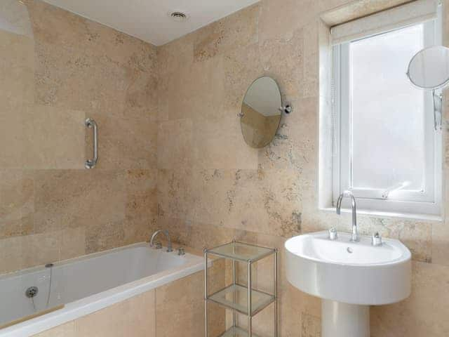 Spacious bathroom | Little Woodlands, Alnmouth, near Alnwick