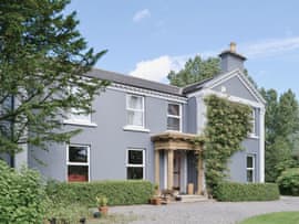 Holly Lodge, sleeps 10 in Cockermouth and the North West Fells.
