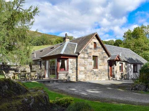 Cosy holiday retreat in a wonderful setting | Tigh Na Bruaich, Keltneyburn, by Aberfeldy