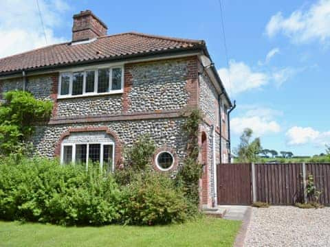 Pretty holiday cottage | Heather Cottage, Thorpe Market