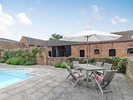 The Stables At Southfield House, sleeps 12 in Tewkesbury.