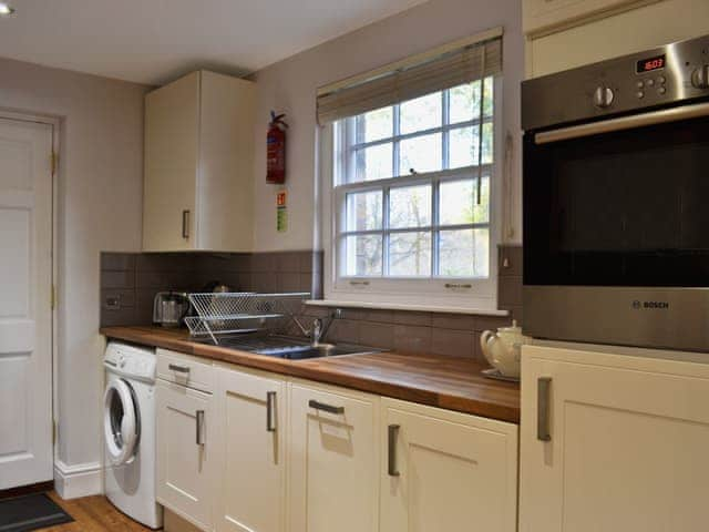 Open plan living/dining room/kitchen | Sewerby Hall Cottages - Chestnut Cottage, Sewerby, nr. Bridlington