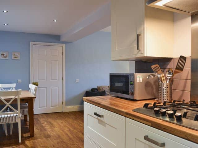 Open plan living/dining room/kitchen | Sewerby Hall Cottages - Chestnut Cottage, Sewerby, nr. Bridlington