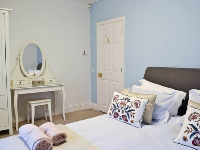 Double bedroom | Sewerby Hall Cottages - Chestnut Cottage, Sewerby, nr. Bridlington