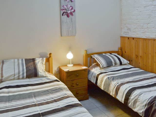 Twin bedroom | North Moor Farm Cottages - Jenny Wren, Flamborough