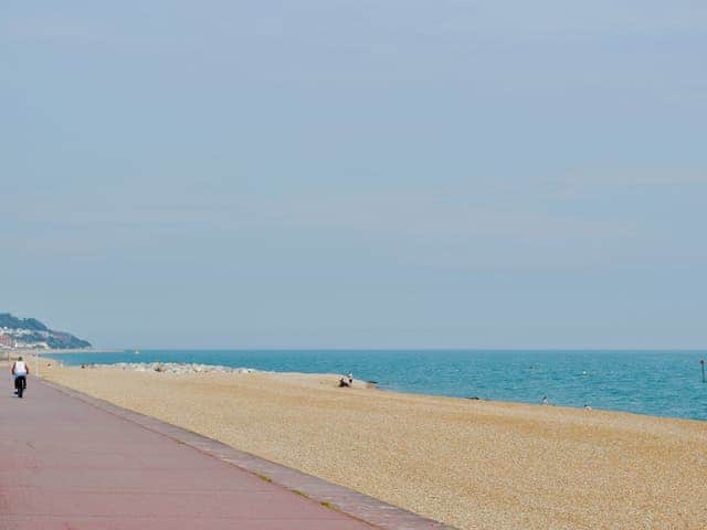 Hythe promenade 