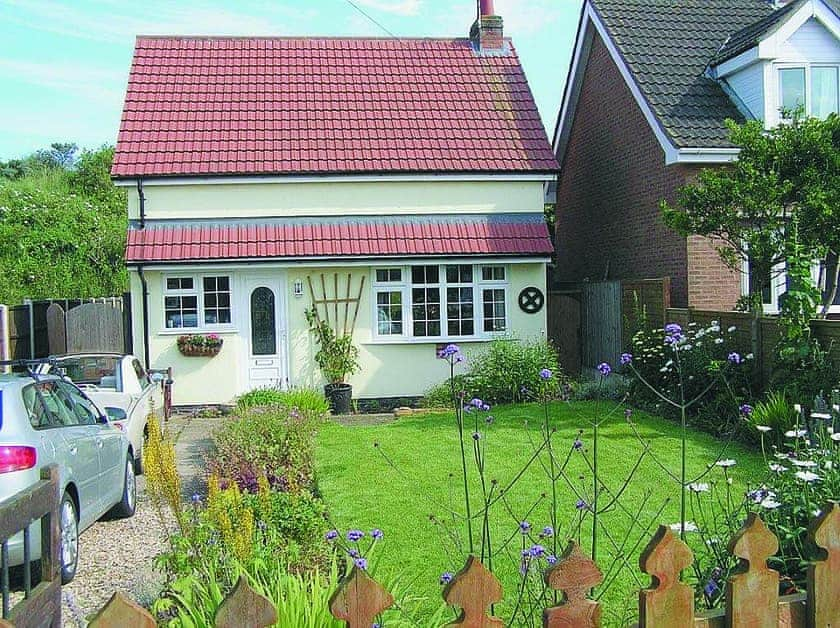 Seaside Cottage (ref E5453) in Chapel Point, near Chapel St Leonards ...