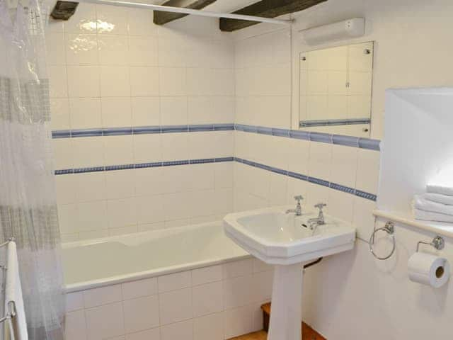 Bathroom | Oaks Farm Cottage, Ambleside