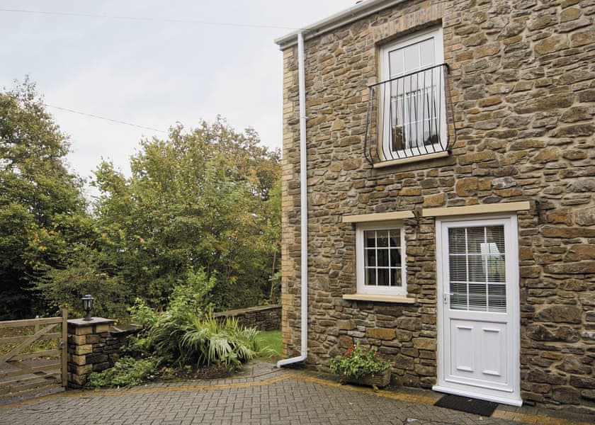 Yr Hen Beudy Bach In Llangynwyd Near Bridgend Book Online