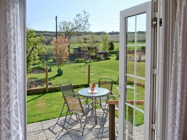 Living room/dining room | Daisy&rsquo;s Cottage Annexe, Niton, nr. Ventnor