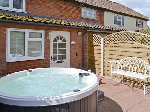 Charming enclosed courtyard with Hot tub  | Sweet Pea Cottage, Holt