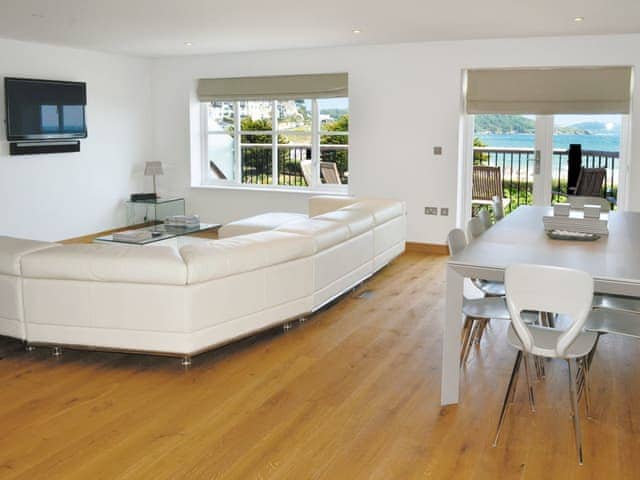 Open plan living/dining room/kitchen | Gylly Beach View, Falmouth