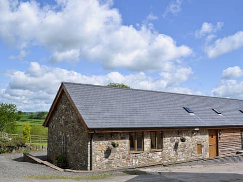 Exterior | Y Dderwen, Llanfair Caereinion