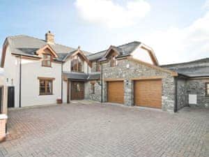 Spacious and detached cottage in the charming coastal resort of Aberaeron | Magnolia Cottage, Aberaeron
