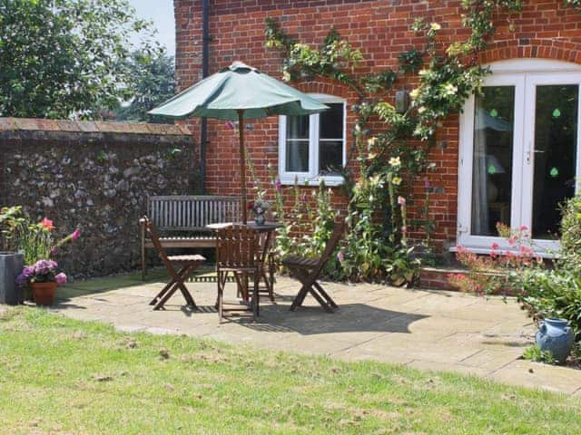 Sitting-out-area | The Barn, Stanhoe, nr. King&rsquo;s Lynn