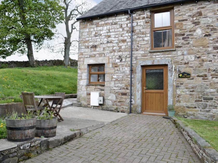Exterior | Harbut Law Holiday Cottages - The Calf Shed, Alston