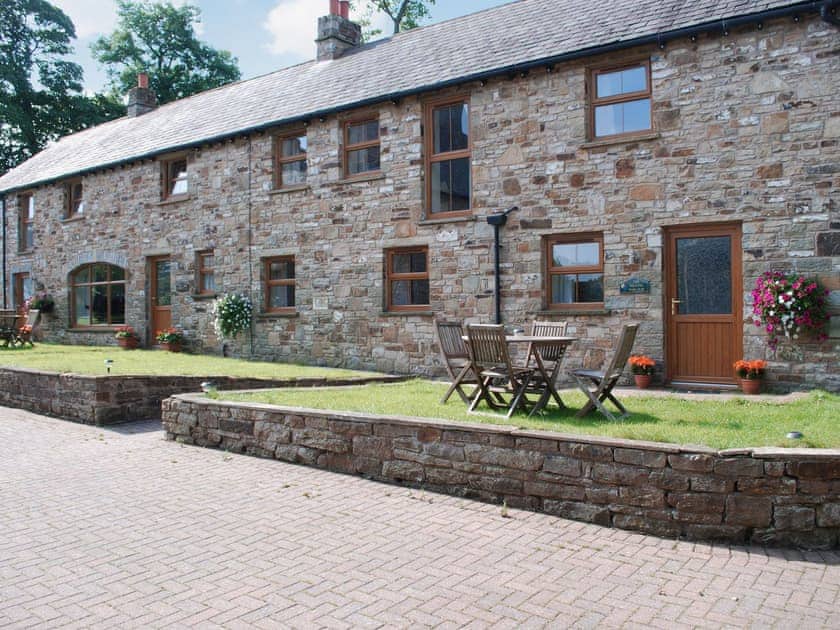 Exterior | Harbut Law Holiday Cottages - The Cottage, Alston