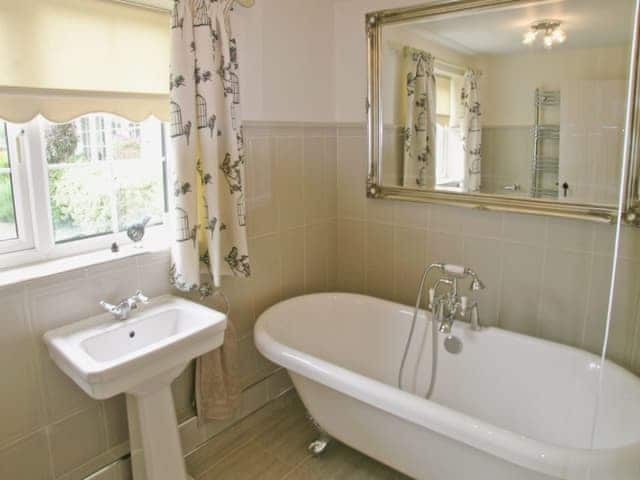 Bathroom | Captain&rsquo;s Cottage, Winterton-on-Sea