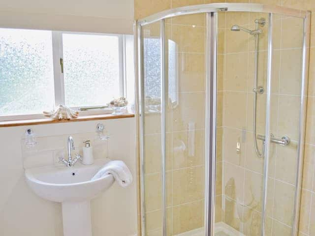 Shower room | Ladwood Farm - The Old Barn, Acrise, nr. Folkestone